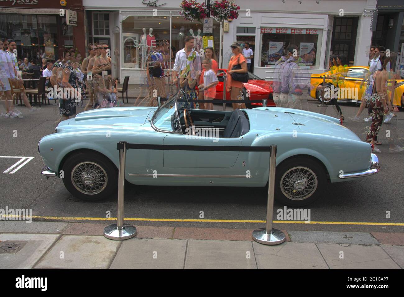 St Johns Wood High Street classique et spectacle de supercar à St Johns Wood, Londres. Banque D'Images