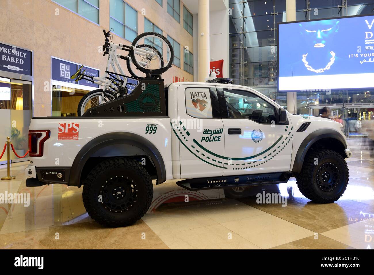 Dubaï, Émirats arabes unis - 16 novembre : le Raptor de Ford et des vélos de la police de Dubaï sont sur Dubai Motor Show 2019 le 16 novembre, 2019 Banque D'Images