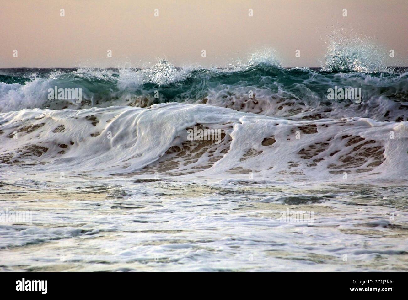 Accidents de la vague sur le rivage. Mer Caribian Banque D'Images