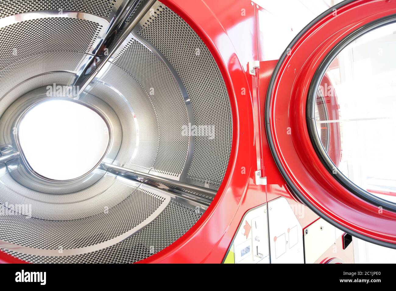 Close up de la blanchisserie industrielle machine dans une laverie publique Banque D'Images