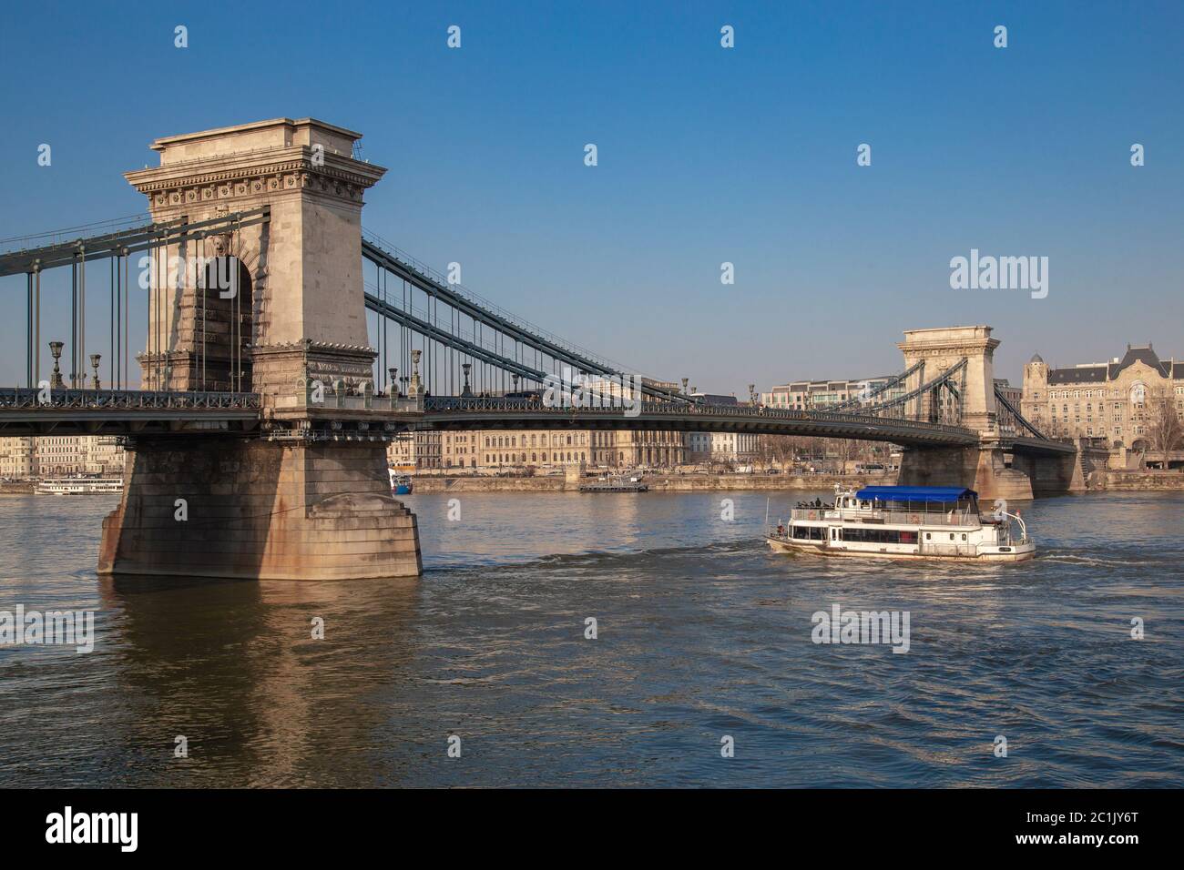 Pont des Chaînes sur le Danube à Budapest Hongrie ville Banque D'Images