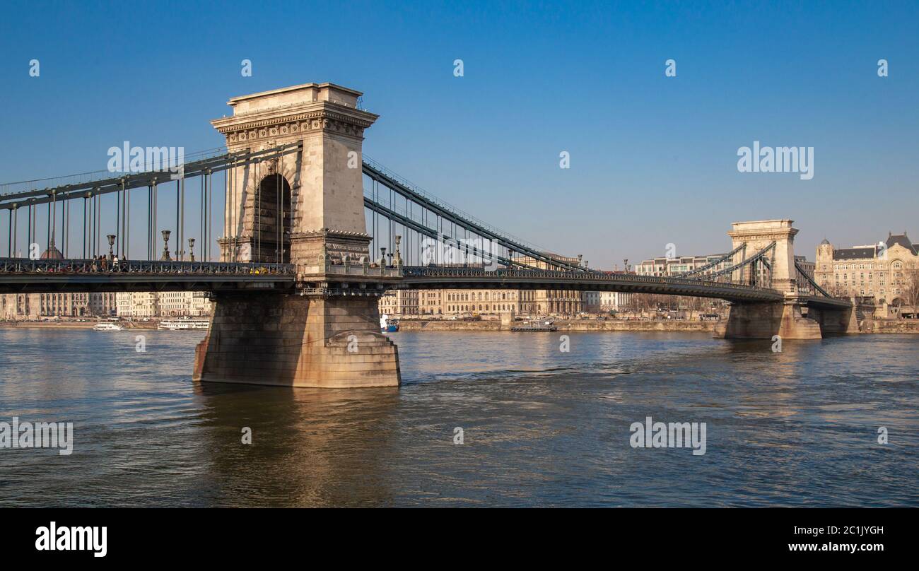 Pont des Chaînes sur le Danube à Budapest Hongrie ville Banque D'Images
