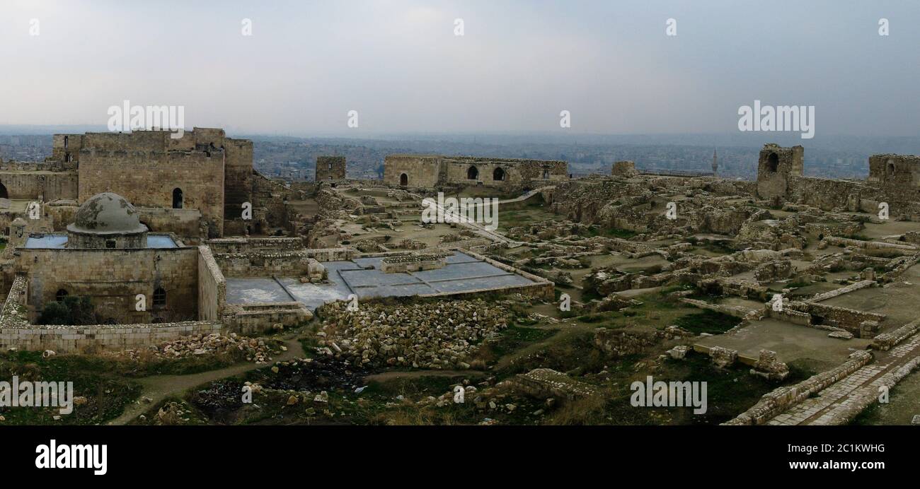 Panorama à l'intérieur d'Alep ruiné citadelle, Syrie Banque D'Images