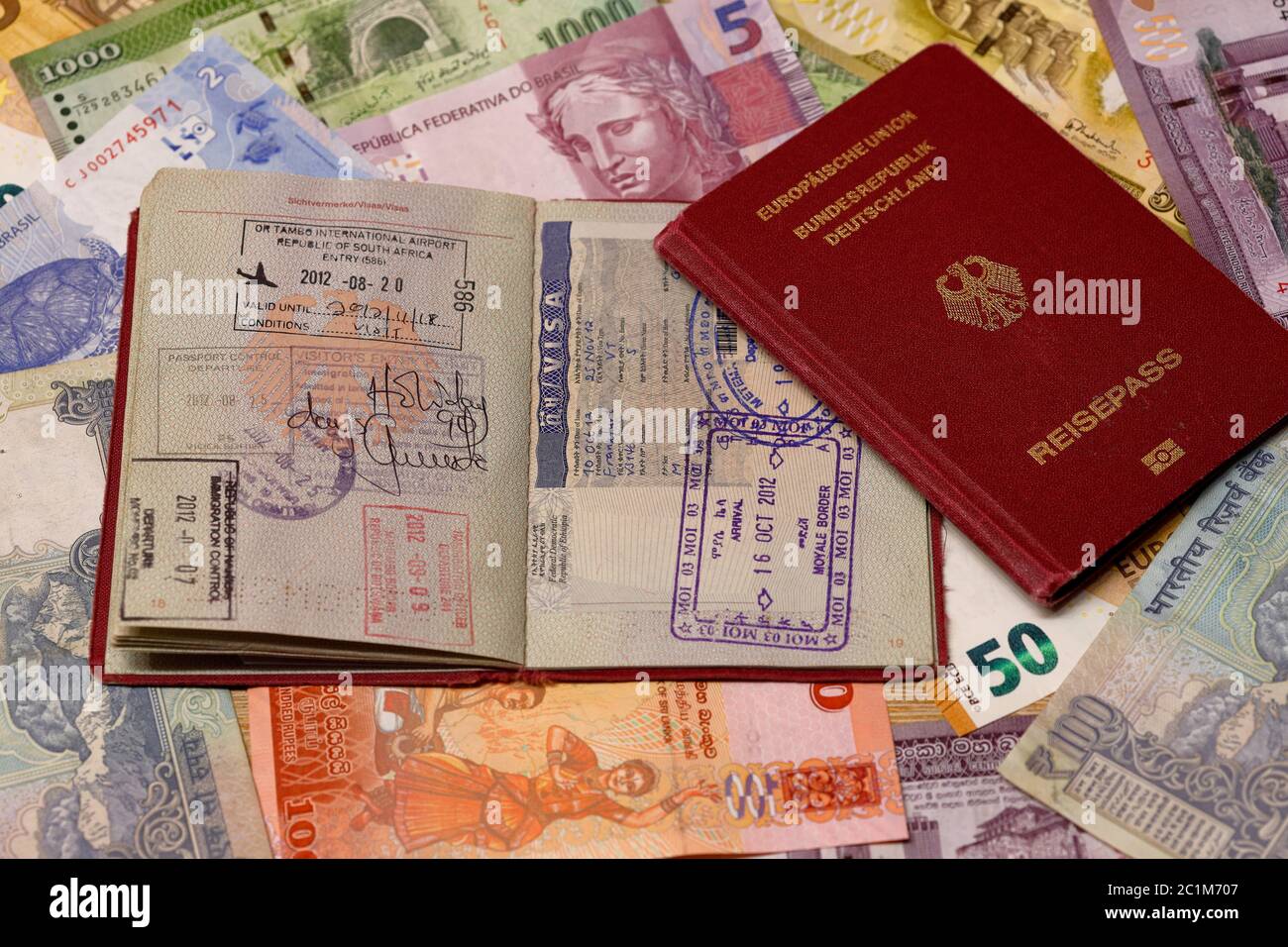 Passeport avec visa et timbre d'entrée Photo Stock - Alamy