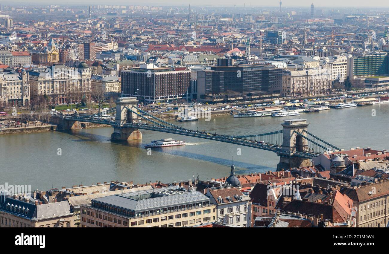 Le pont de la chaîne est le symbole par excellence de Budapest, l'une des plus belles villes européennes Banque D'Images