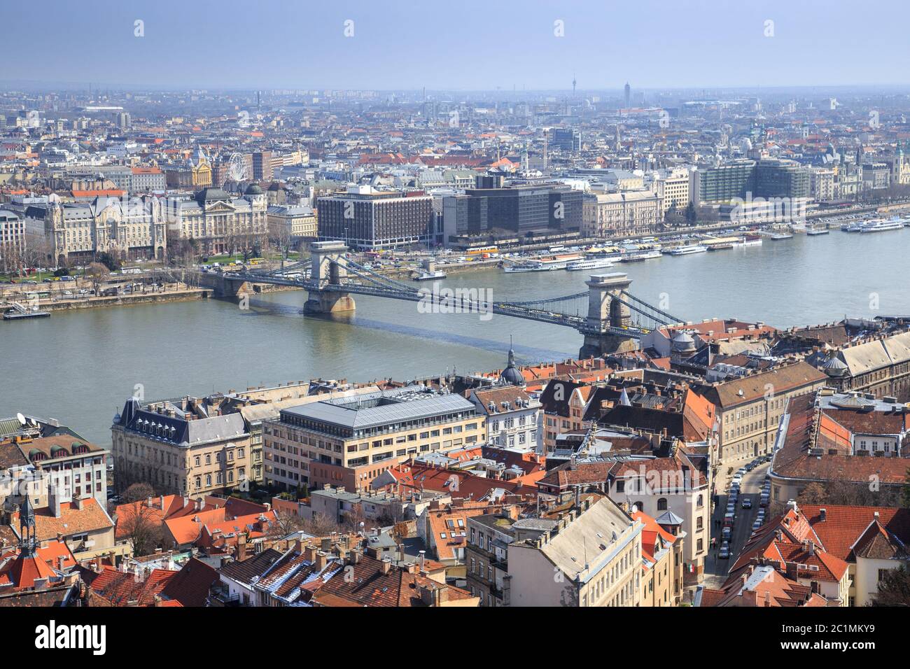 Le pont de la chaîne est le symbole par excellence de Budapest, l'une des plus belles villes européennes Banque D'Images