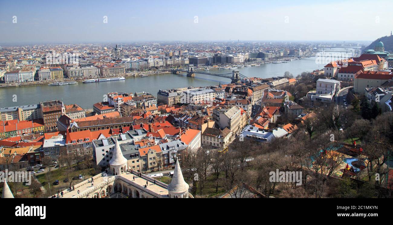 Le pont de la chaîne est le symbole par excellence de Budapest, l'une des plus belles villes européennes Banque D'Images