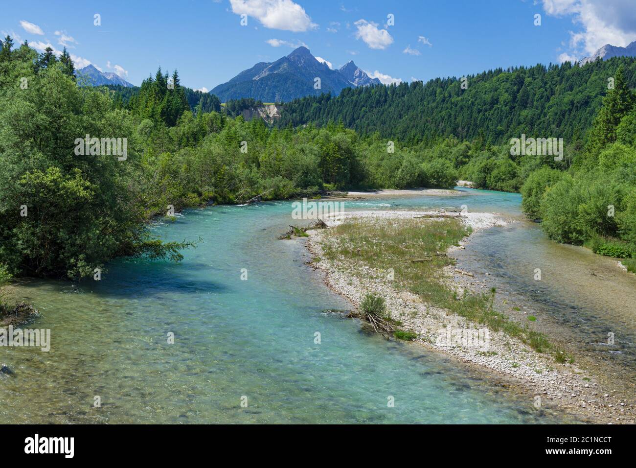Rivière Isar dans les monts Karwendel Banque D'Images