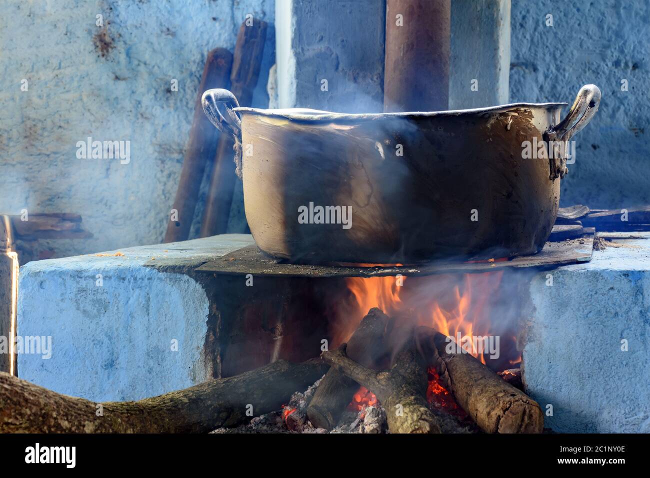 Cuisine avec poêle à bois rustique typique de l'intérieur du Brésil Banque D'Images