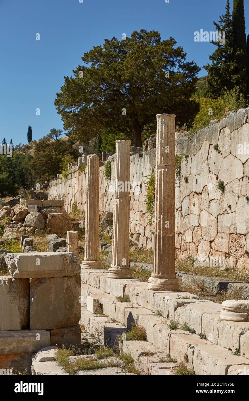 Le Temple d'Apollon à Delphes, Grèce en été. Banque D'Images