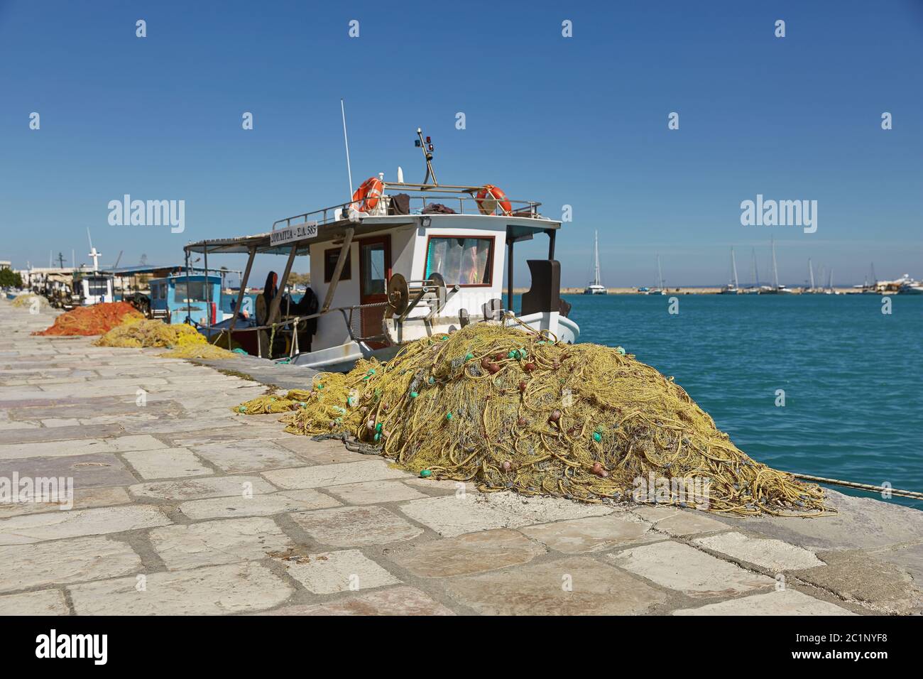 Bateaux de pêche amarrant à l'île de Zakynthos, Mer Ionienne, Grèce, Europe. Banque D'Images