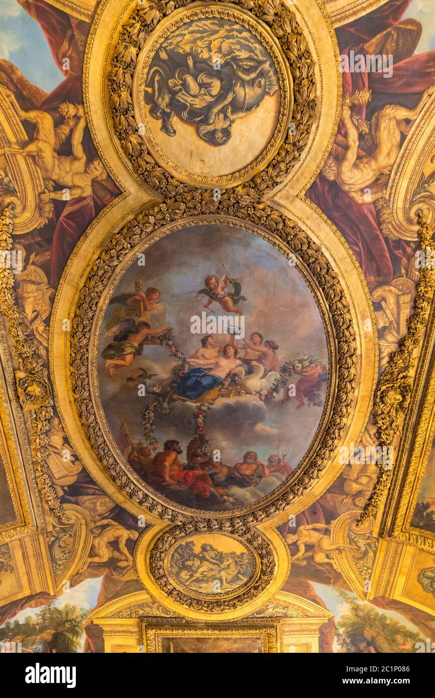 Paris France Mars 28 17 Peinture Au Plafond Dans La Salle Hercules Du Chateau Royal Versailles Au Chateau De Versailles Photo Stock Alamy