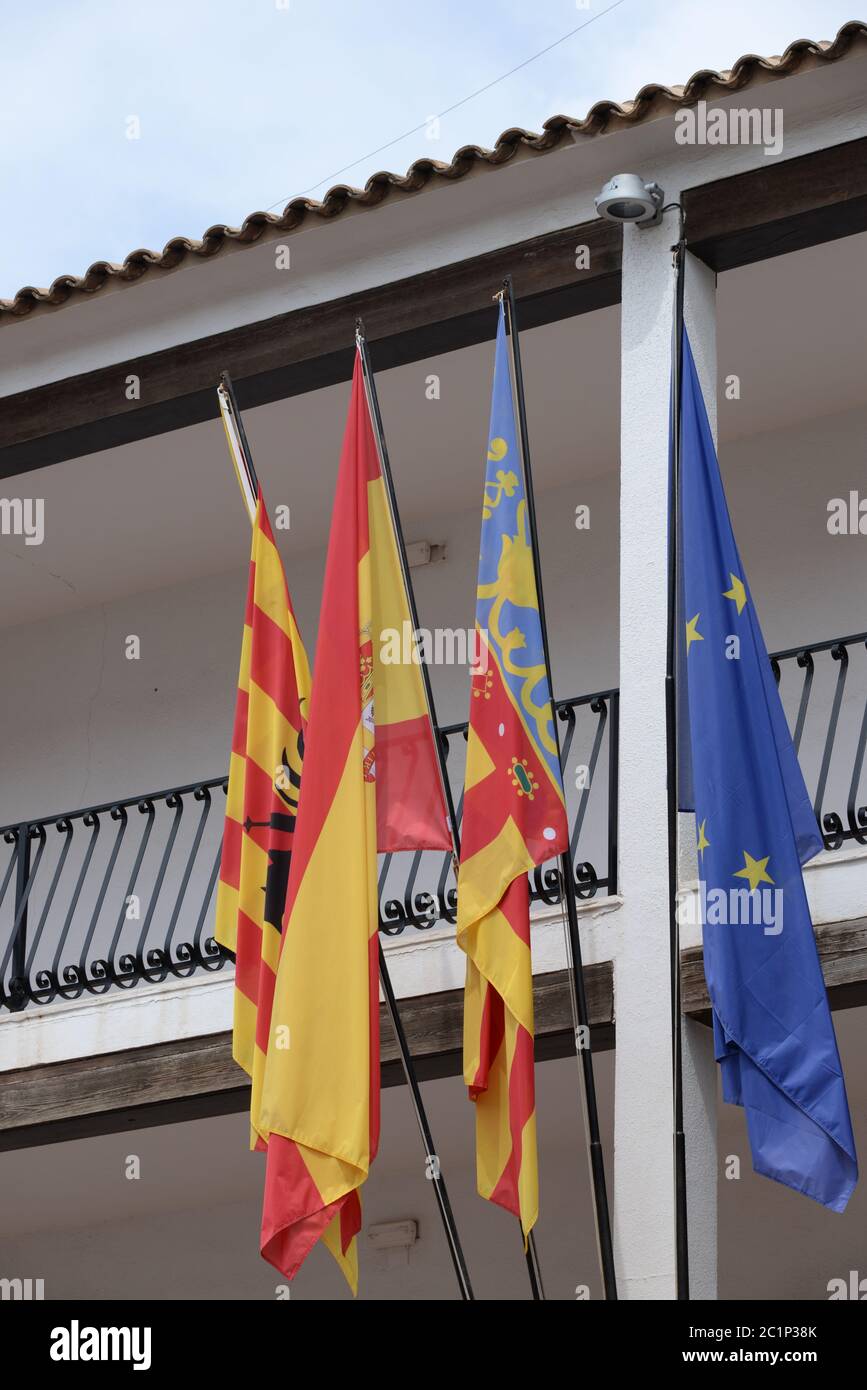 Différents drapeaux dans la province d'Alicante, Costa Blanca, Espagne Banque D'Images