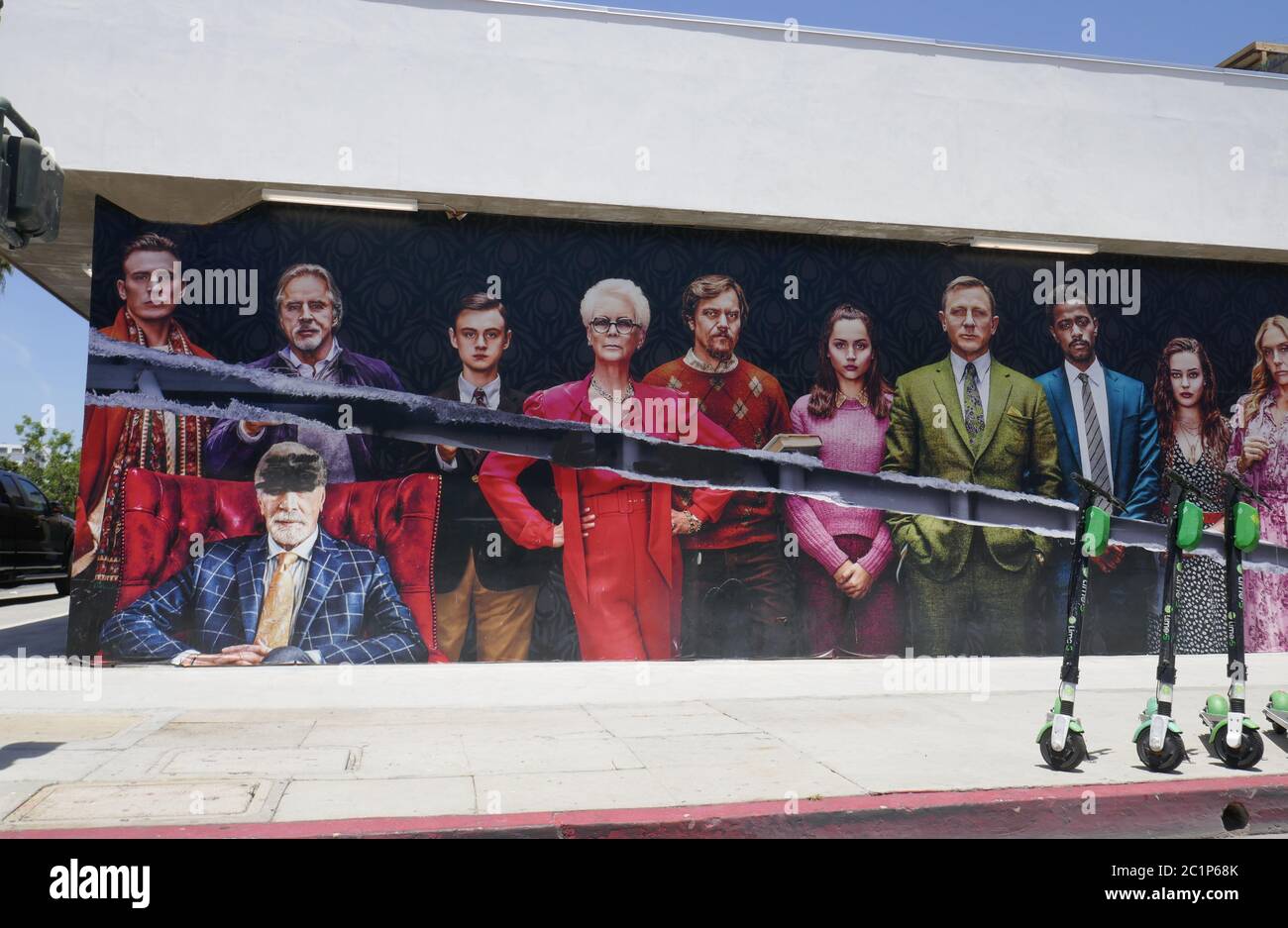 Hollywood, Californie, Etats-Unis 15 juin 2020 UNE vue générale de l'atmosphère des couteaux dehors affiches le 15 juin 2020 à Hollywood, Californie, Etats-Unis. Photo par Barry King/Alay stock photo Banque D'Images