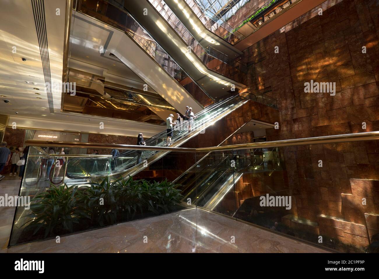 À l'intérieur du bâtiment de la Trump Tower à New York, aux États-Unis Banque D'Images