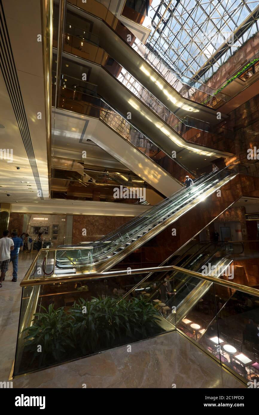 À l'intérieur du bâtiment de la Trump Tower à New York, aux États-Unis Banque D'Images