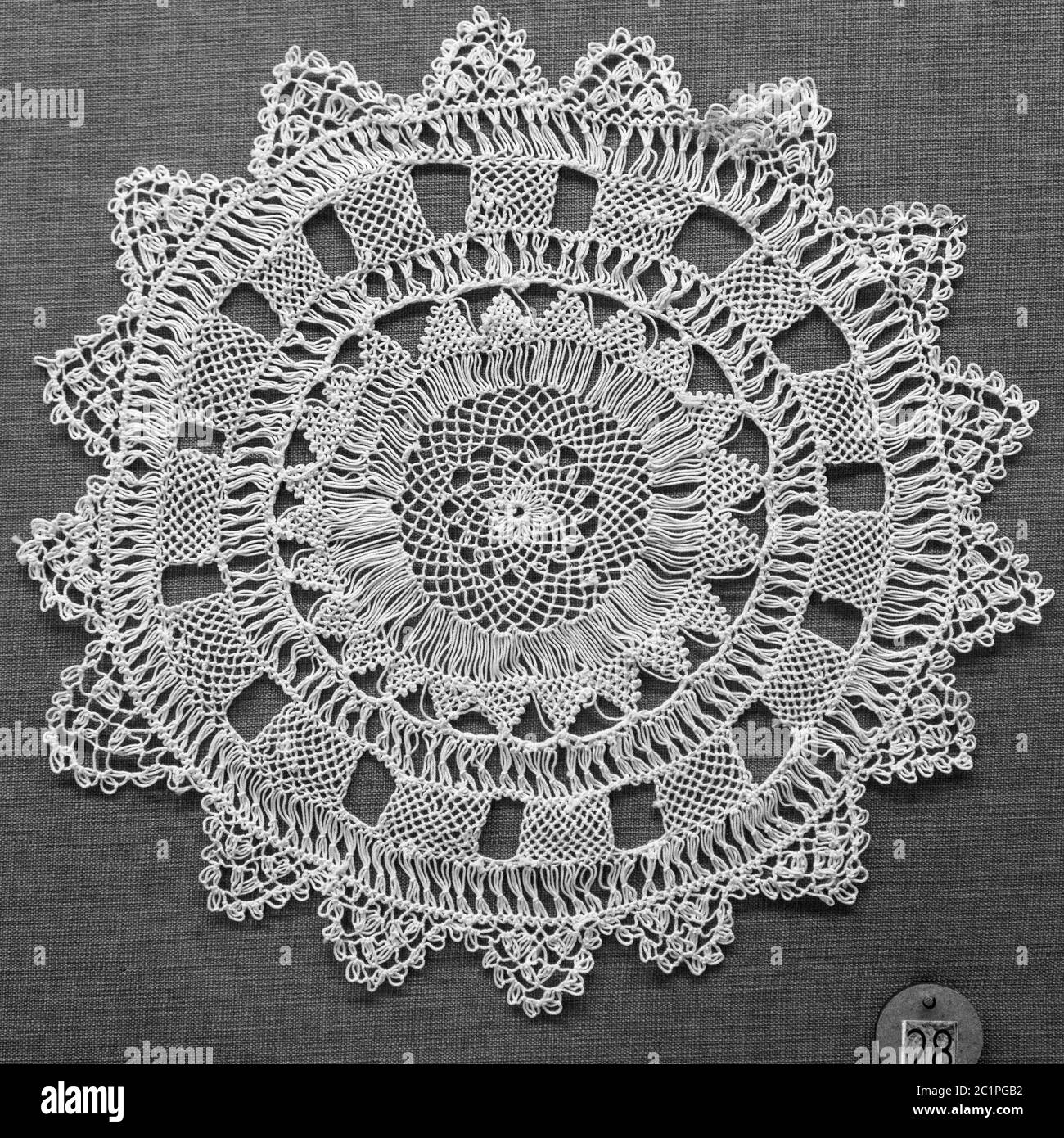 Dentelle faite à la main sur fond noir Banque D'Images