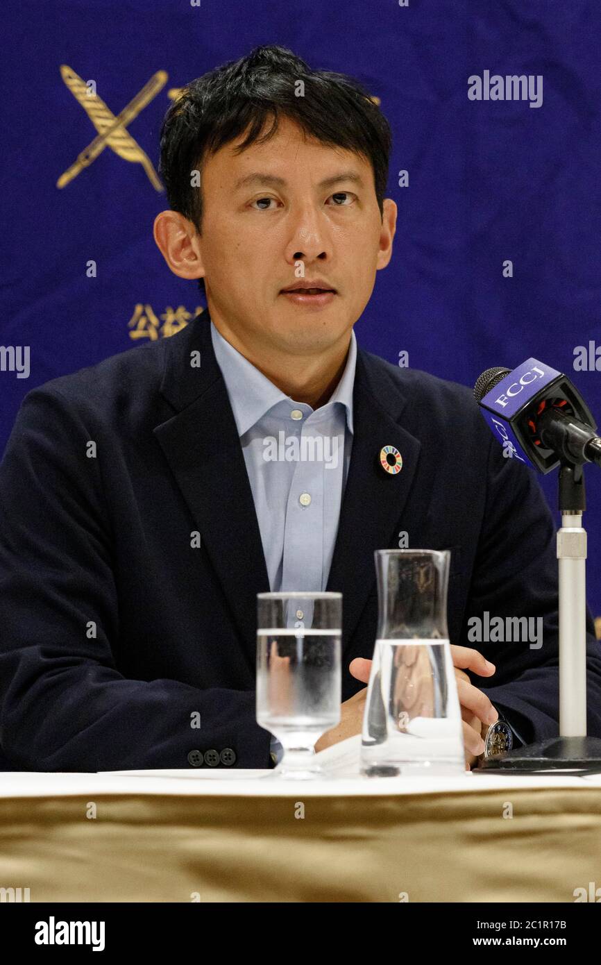 Le candidat au poste de gouverneur de Tokyo, Taisuke Ono, prend la parole lors d'une conférence de presse au Club des correspondants étrangers du Japon le 16 juin 2020, à Tokyo, au Japon. L'élection du gouverneur aura lieu le 5 juillet. Credit: Rodrigo Reyes Marin/AFLO/Alay Live News Banque D'Images