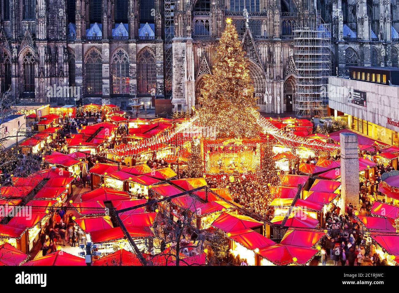 Marché de Noël à la cathédrale de Cologne le soir, Cologne, Rhénanie, Allemagne, Europe Banque D'Images