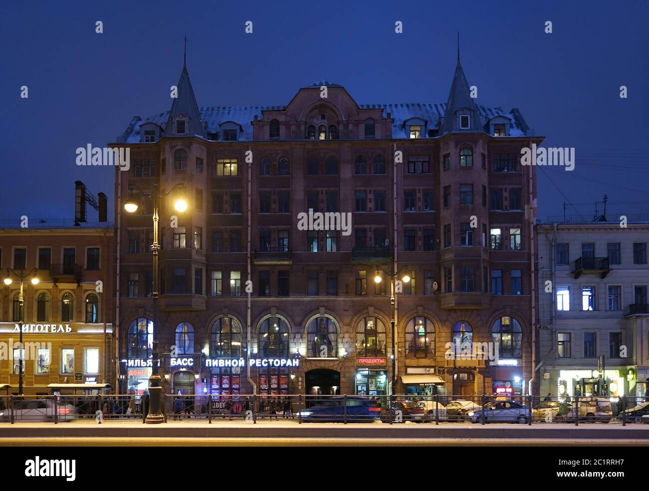Soirée d'hiver et immeuble d'appartements de style Art nouveau sur la perspective Ligovsky Banque D'Images