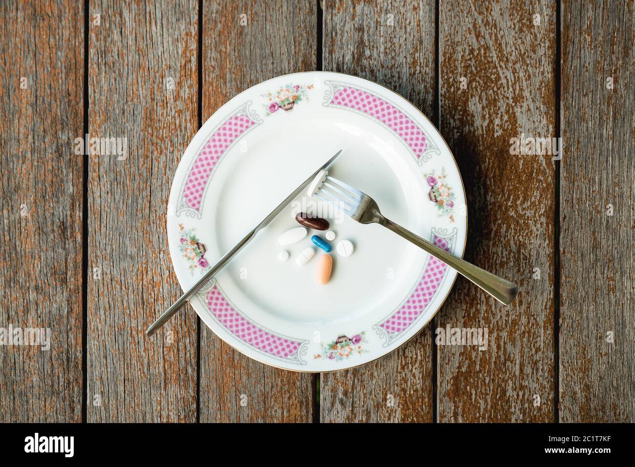 Pilules / médicaments servis au lieu d'un repas Banque D'Images