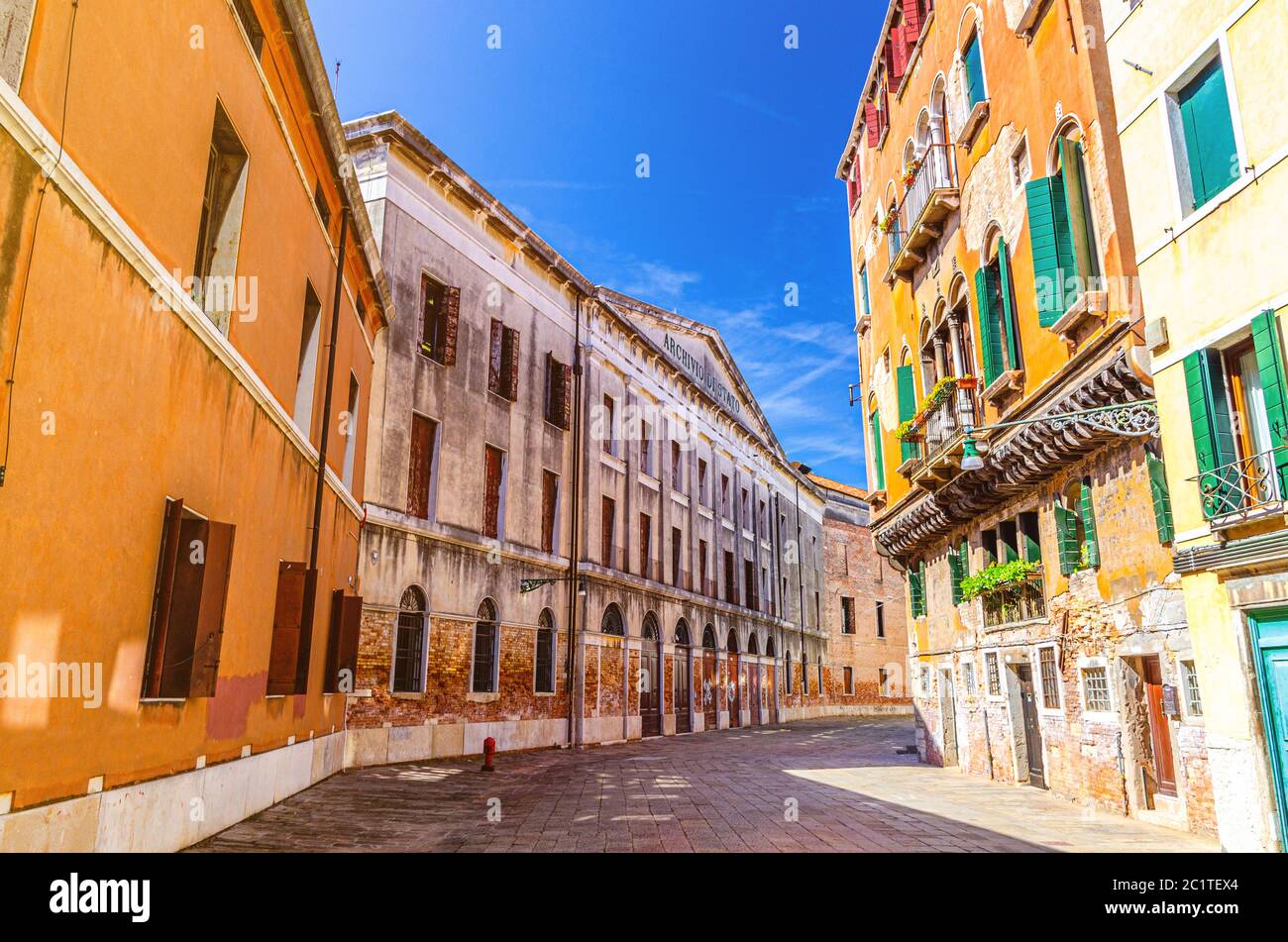 Archives d'Etat de Venise Archivio di Stato bâtiment dans le centre historique de la ville sestiere de San Polo, ciel bleu en arrière-plan en été, région de Vénétie, Italie Banque D'Images