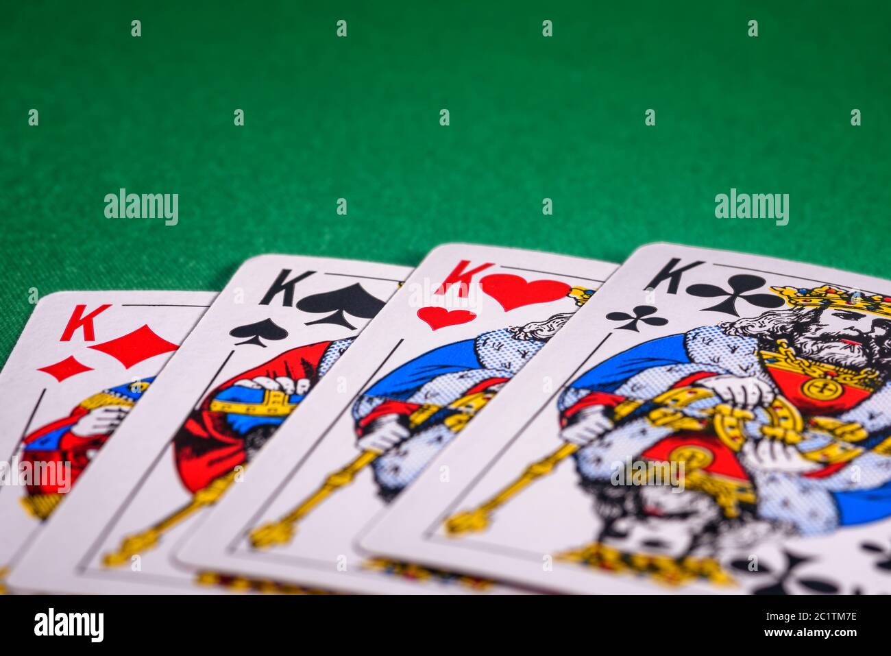 cartes à jouer sur la table verte. Combinaison 'quatre d'un genre' au poker Banque D'Images