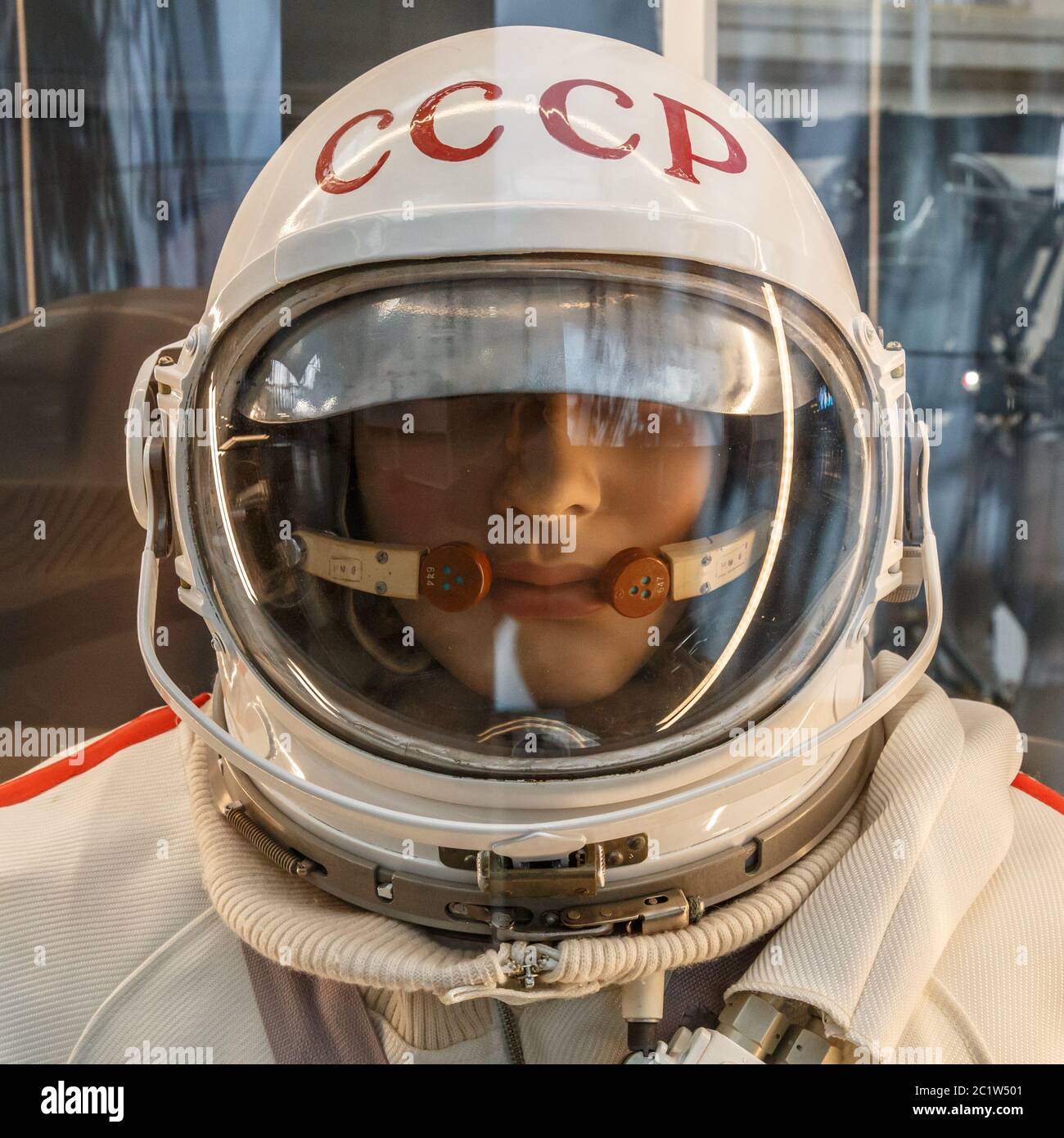 Mannequin de costume et casque cosmonaute soviétique ou astronaute ou  spaceman, gros plan Photo Stock - Alamy