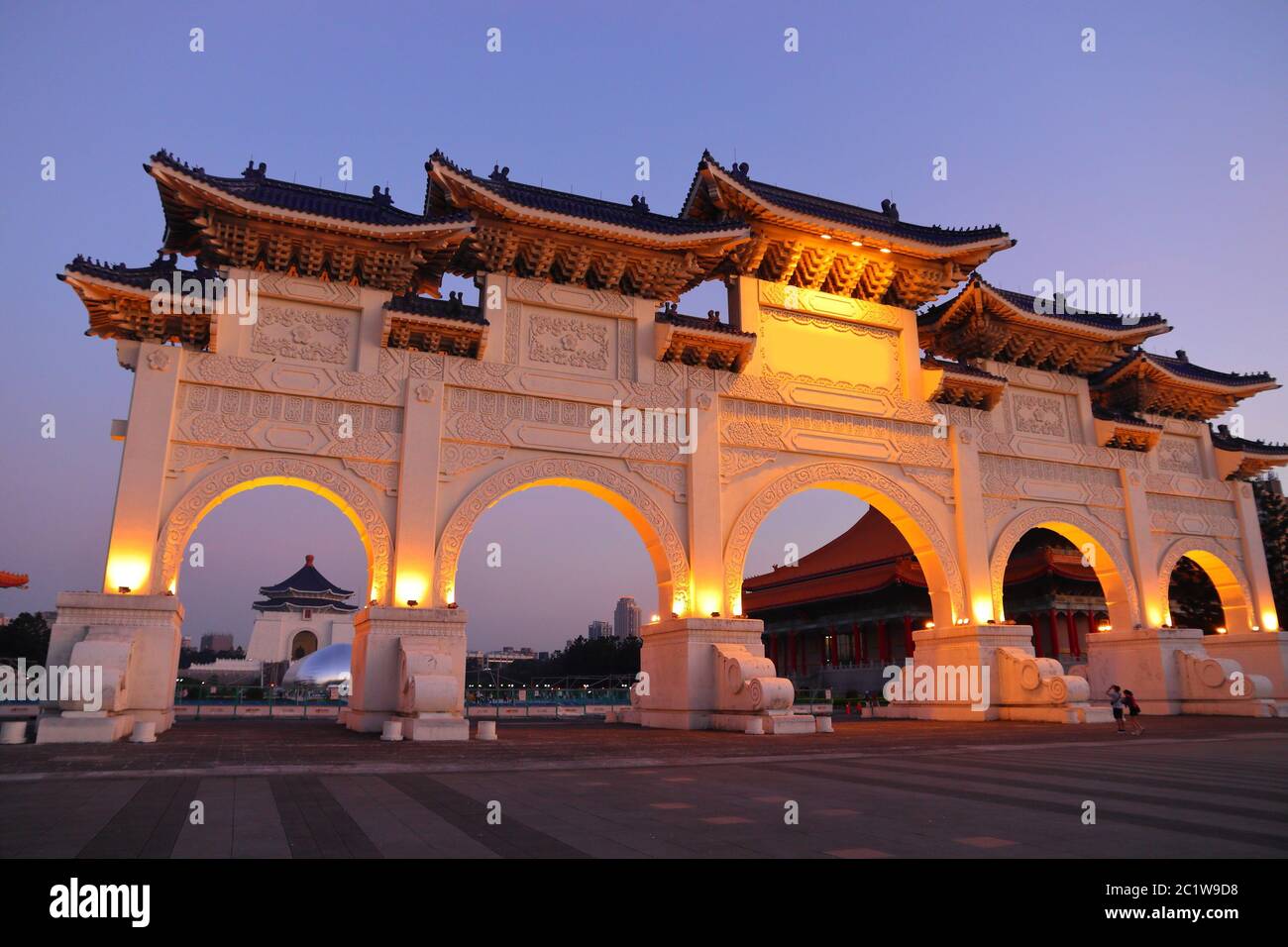 Point de repère de Taïwan - Liberty Square Arch à Taipei. Vue en soirée. Banque D'Images