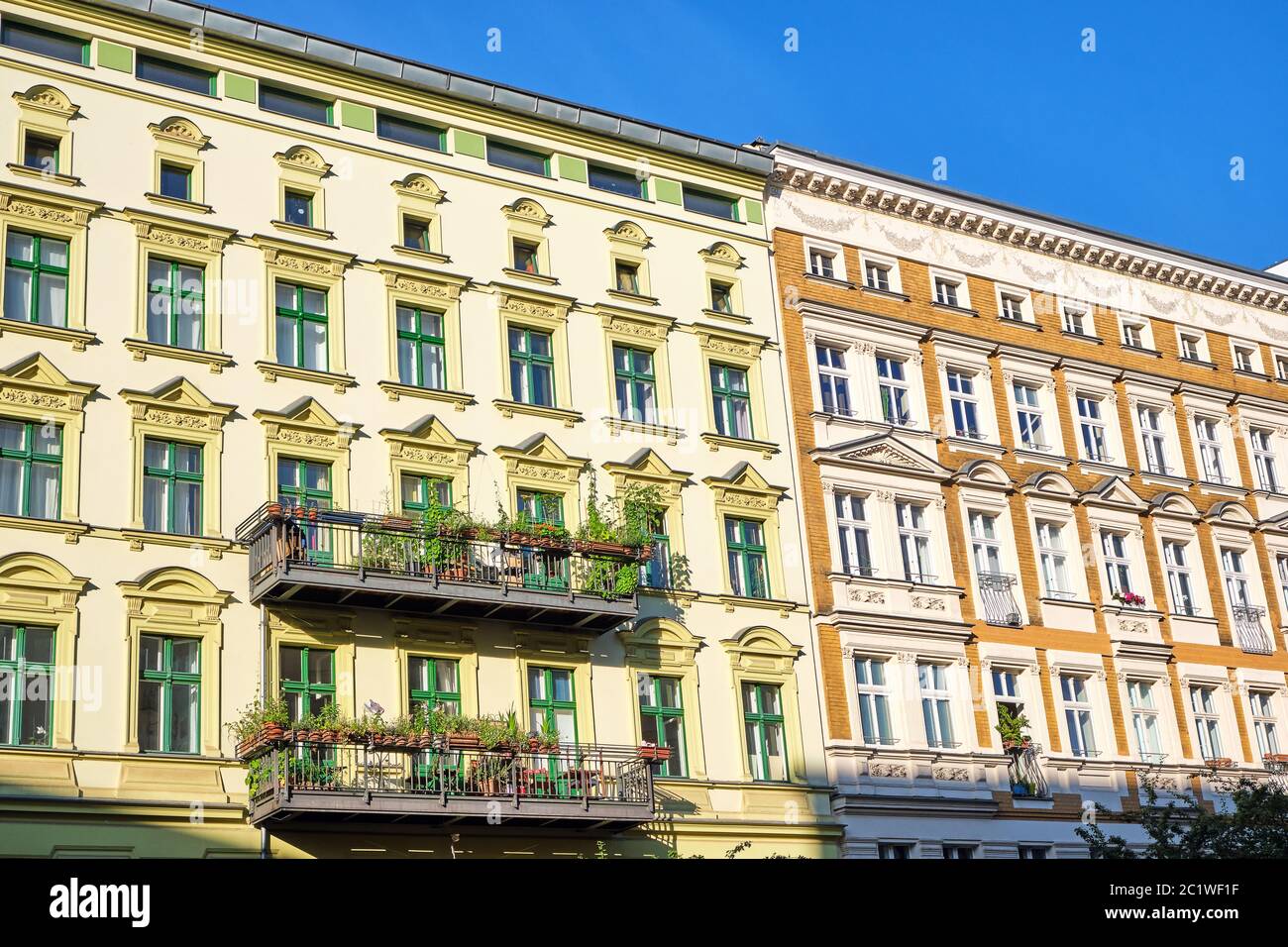 Rénovation de vieux bâtiments colorés vu à le quartier de Prenzlauer Berg à Berlin Banque D'Images