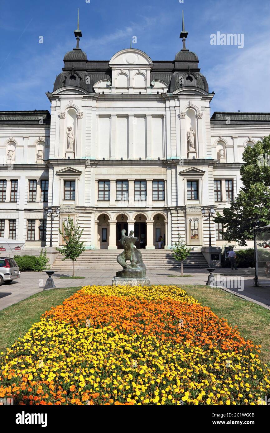 SOFIA, BULGARIE - 17 août 2012 : National Gallery for Foreign Art museum building à Sofia, Bulgarie. La galerie vient d'ajouter un nouveau appelé Kvadrat Banque D'Images