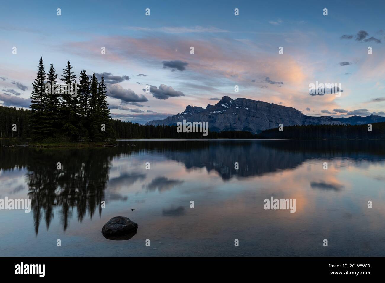 Deux lac Jack près de Banff au Canada Banque D'Images