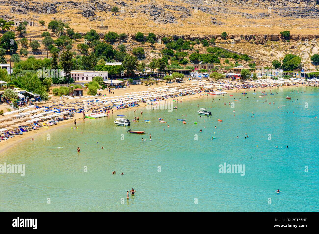 La ville de Lindos, plage de Lindos, Rhodes, Grèce Banque D'Images