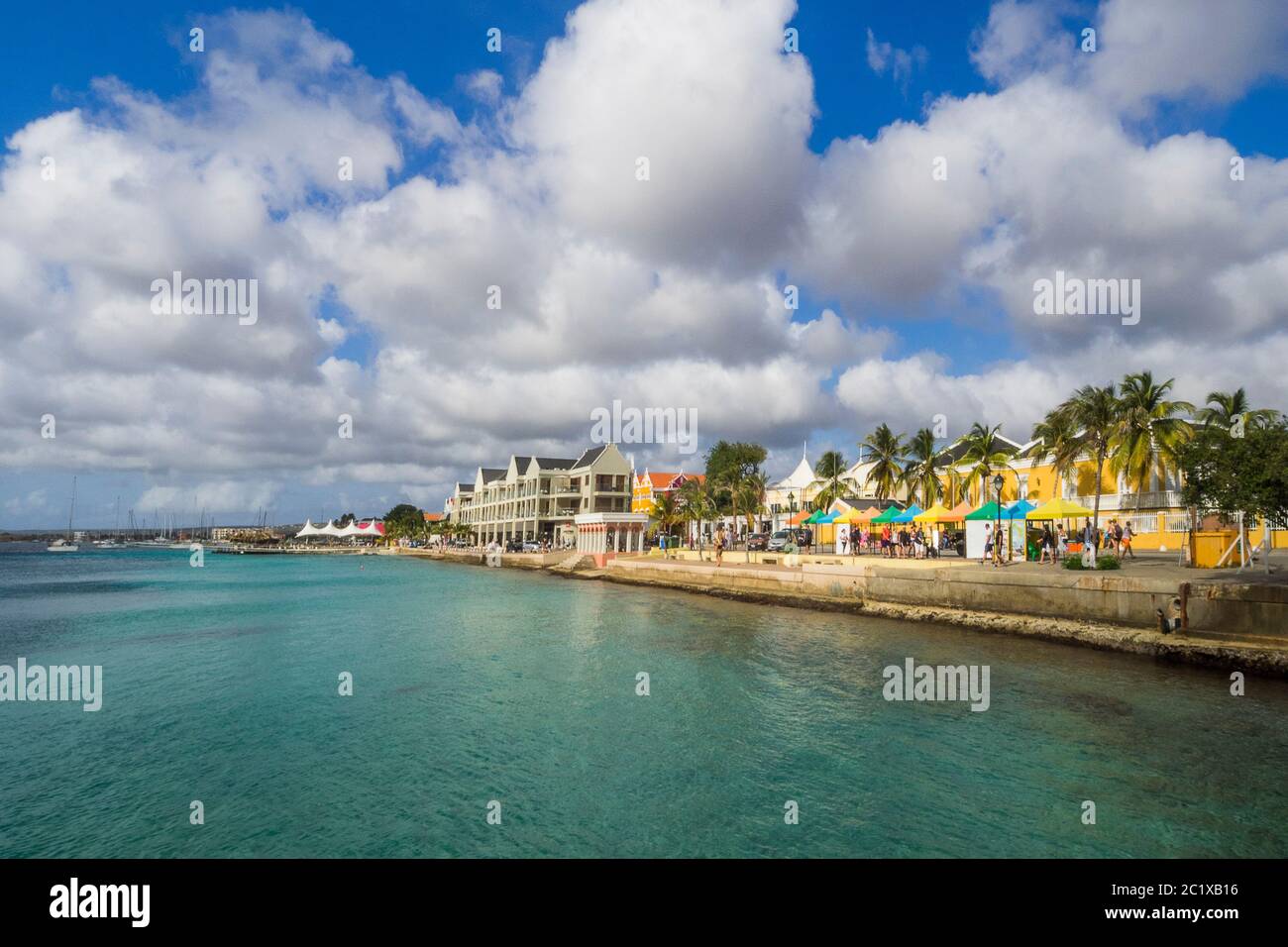 Mer des Caraïbes , Bonaire - Port de Kralendijk sur les îles ABC Banque D'Images