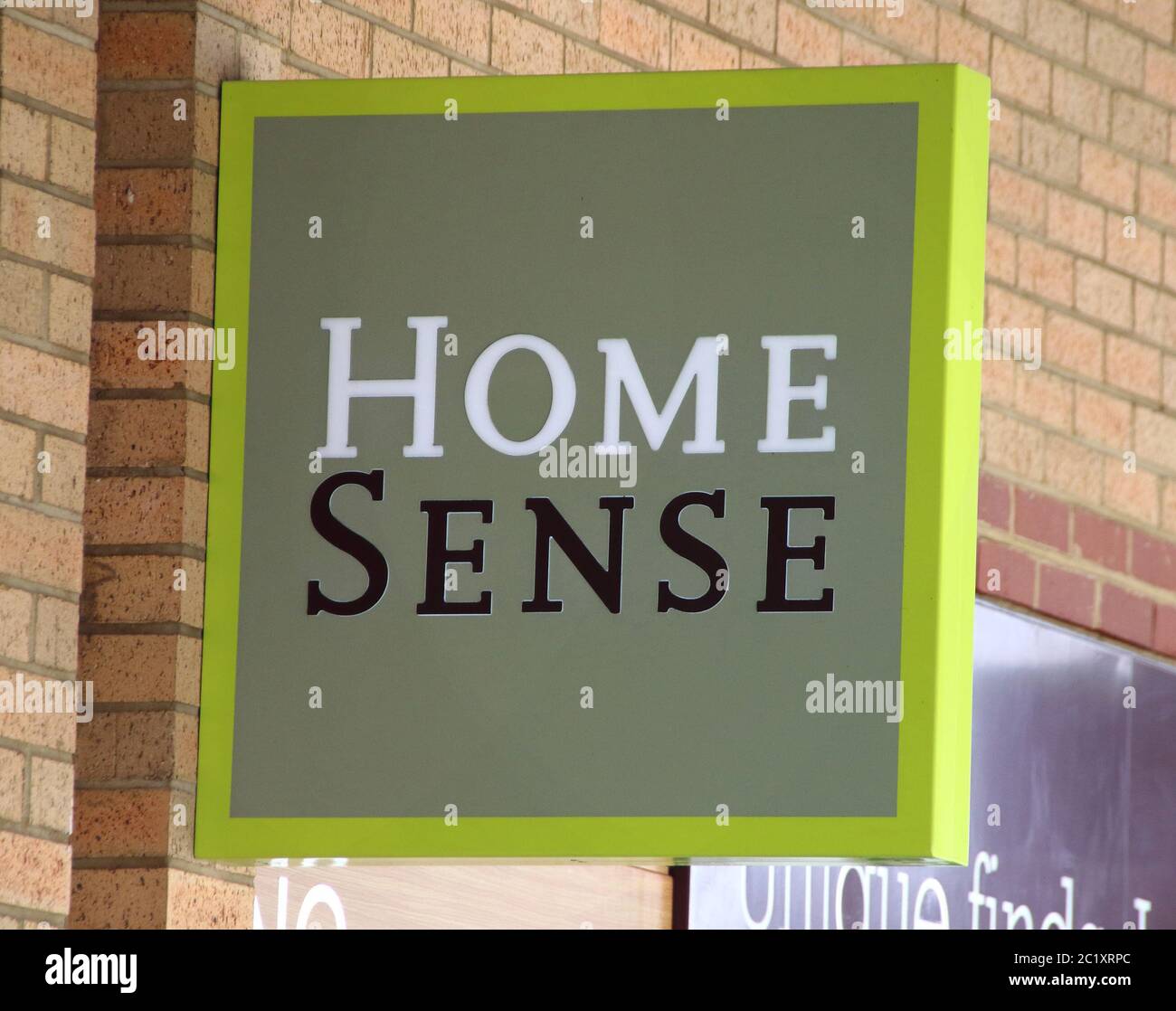 Logo Home Sense vu dans l'une de leurs branches. Banque D'Images