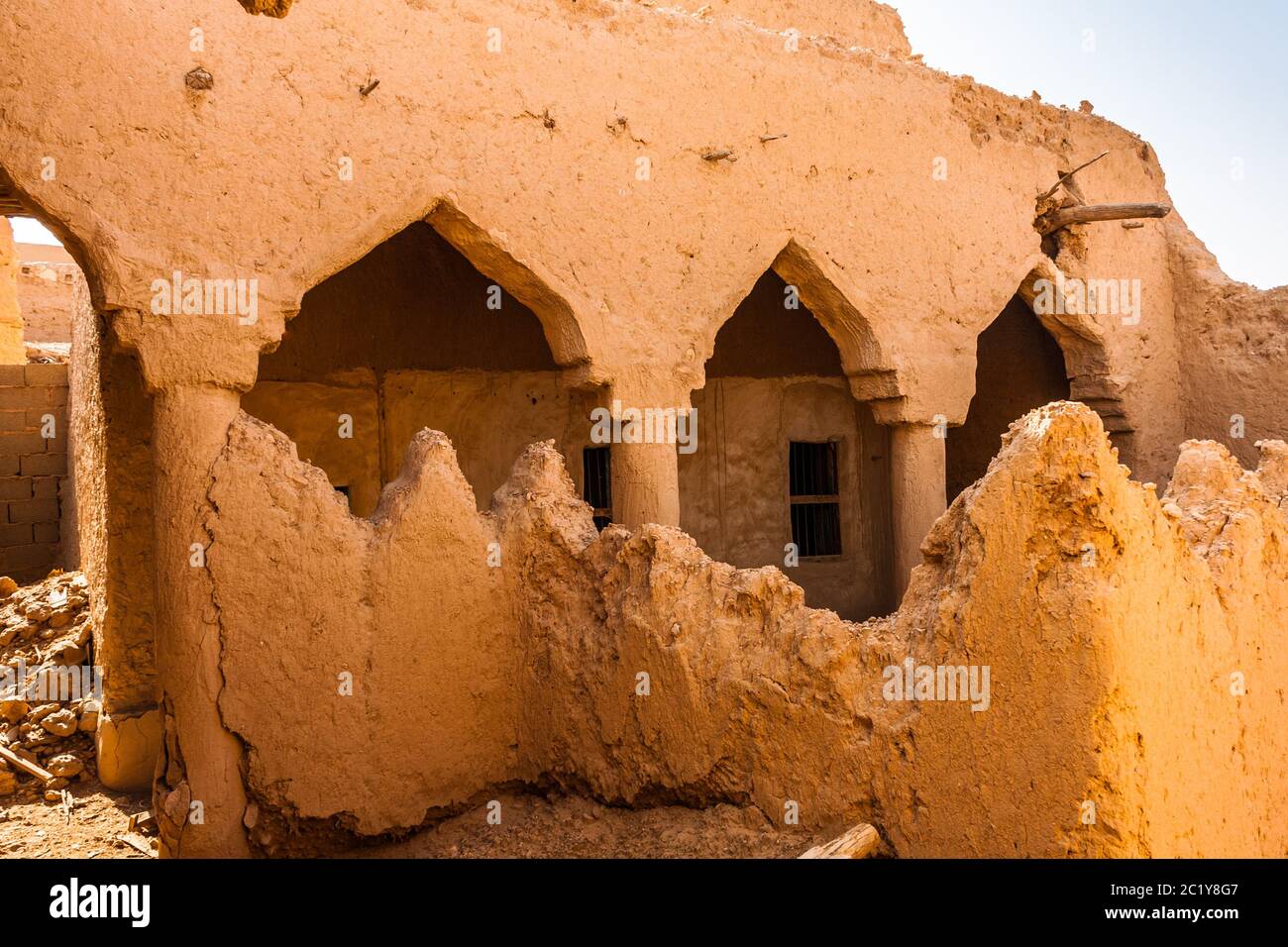 Une cour dans la maison arabe traditionnelle de brique de boue Banque D'Images