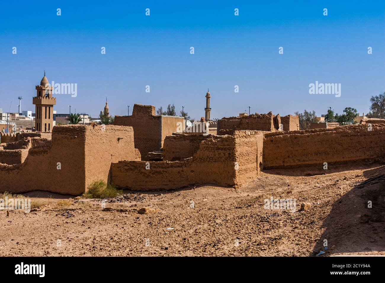 Les maisons traditionnelles en brique de boue en ruines et partiellement restaurées à Al Majmaah, en Arabie Saoudite Banque D'Images