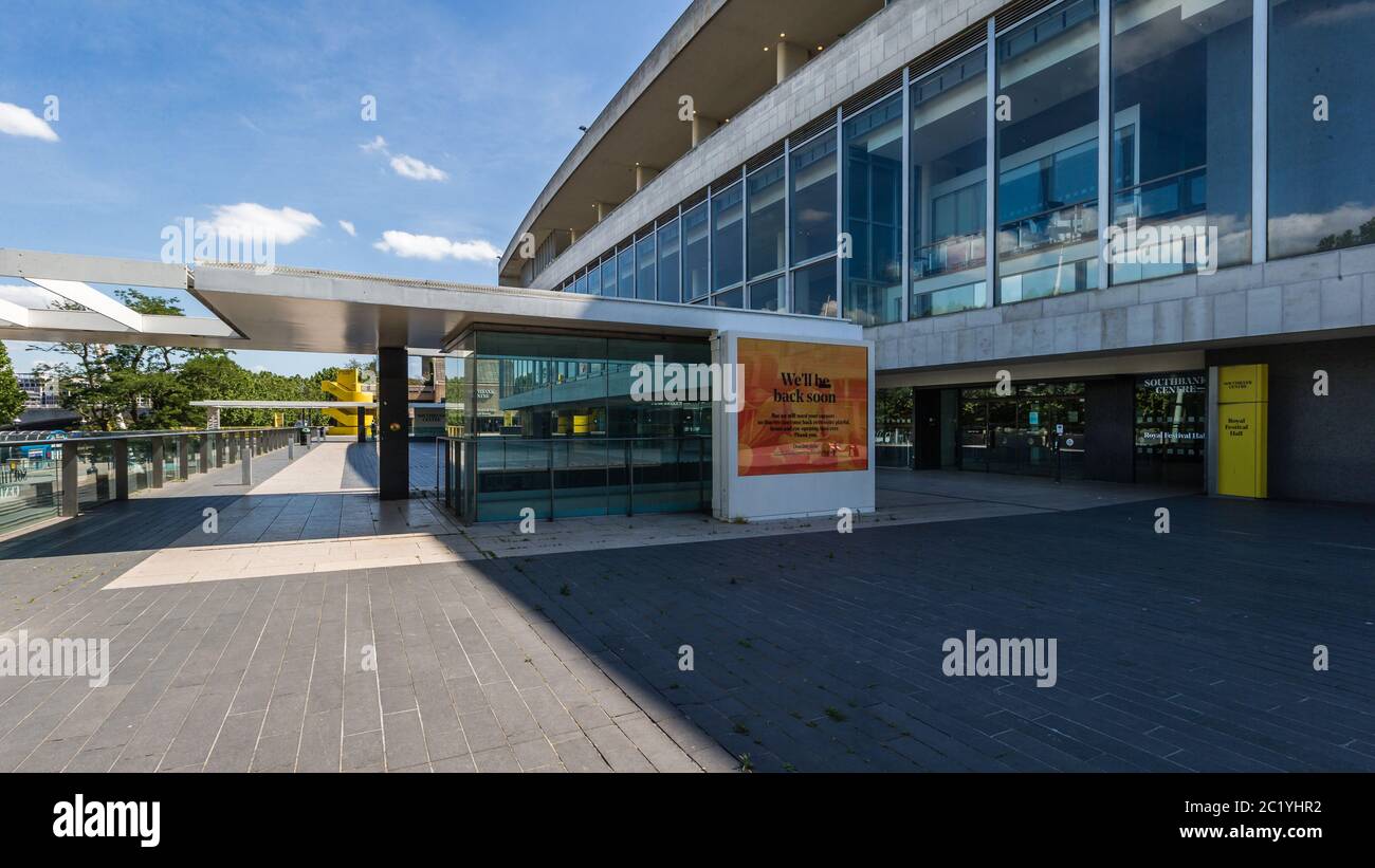 Southbank reste fermée pendant le confinement en cas de pandémie à Londres. Dons reçus avec gratitude pour aider dans sa tentative de survivre à ces temps difficiles. Banque D'Images