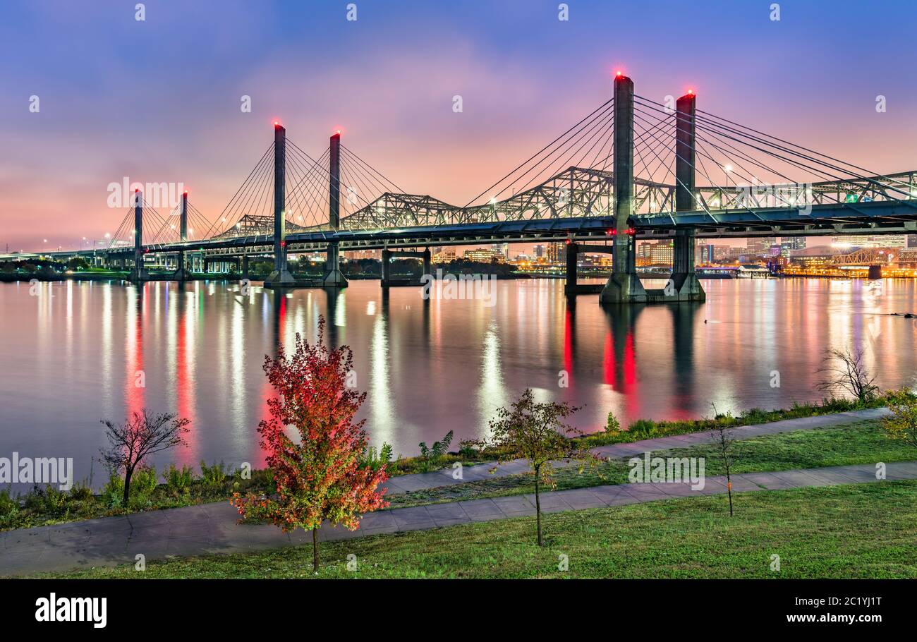 Ponts traversant la rivière Ohio entre Louisville, Kentucky et Jeffersonville, Indiana Banque D'Images