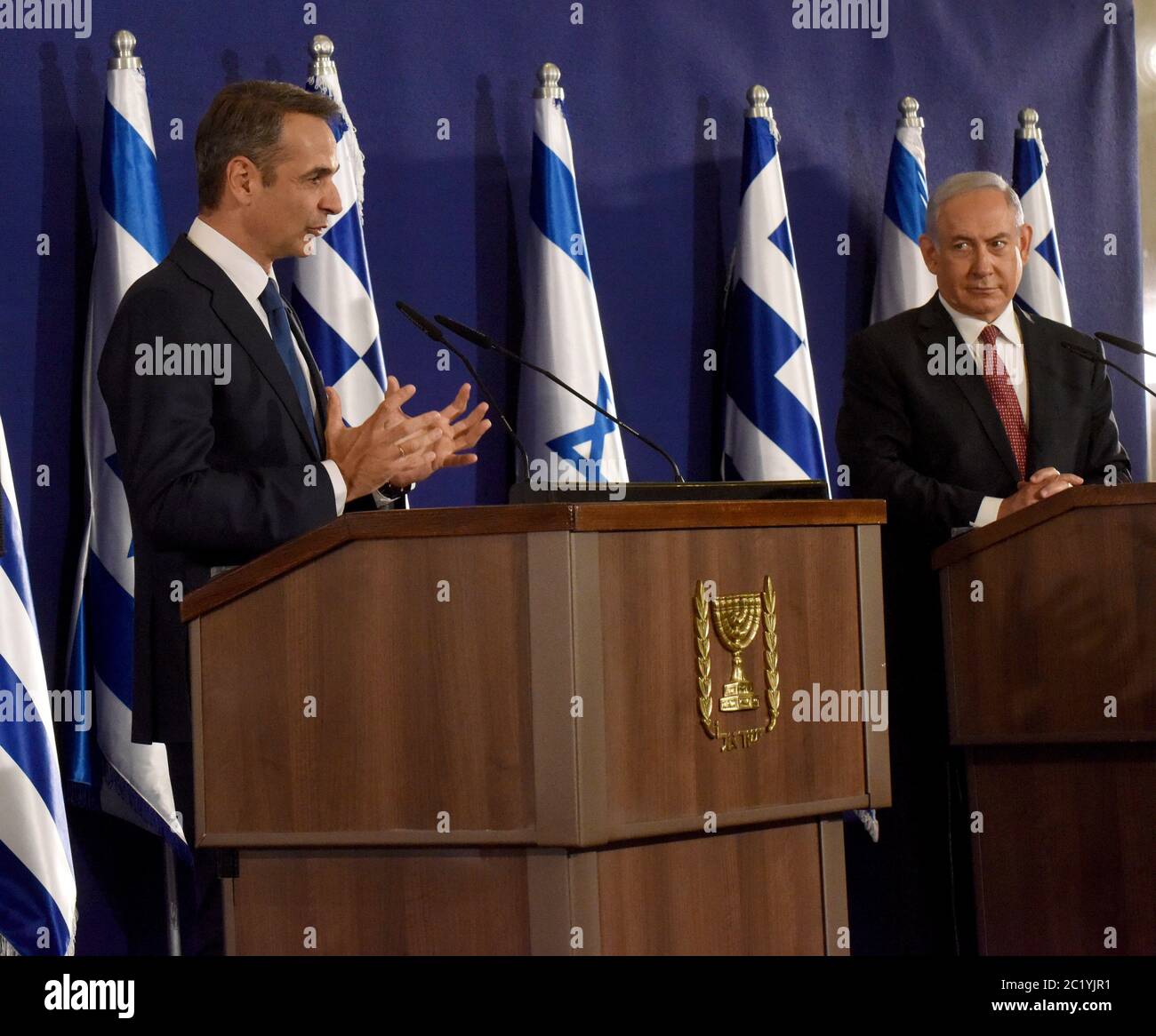 Jérusalem, Israël. 16 juin 2020. (R) le Premier ministre israélien Benjamin Netanyahu et (L) le Premier ministre grec Kyriakos Mitsotakis ont publié des déclarations communes à Jérusalem le 16 juin 2020. Photo par Debbie Hill/UPI crédit: UPI/Alay Live News Banque D'Images