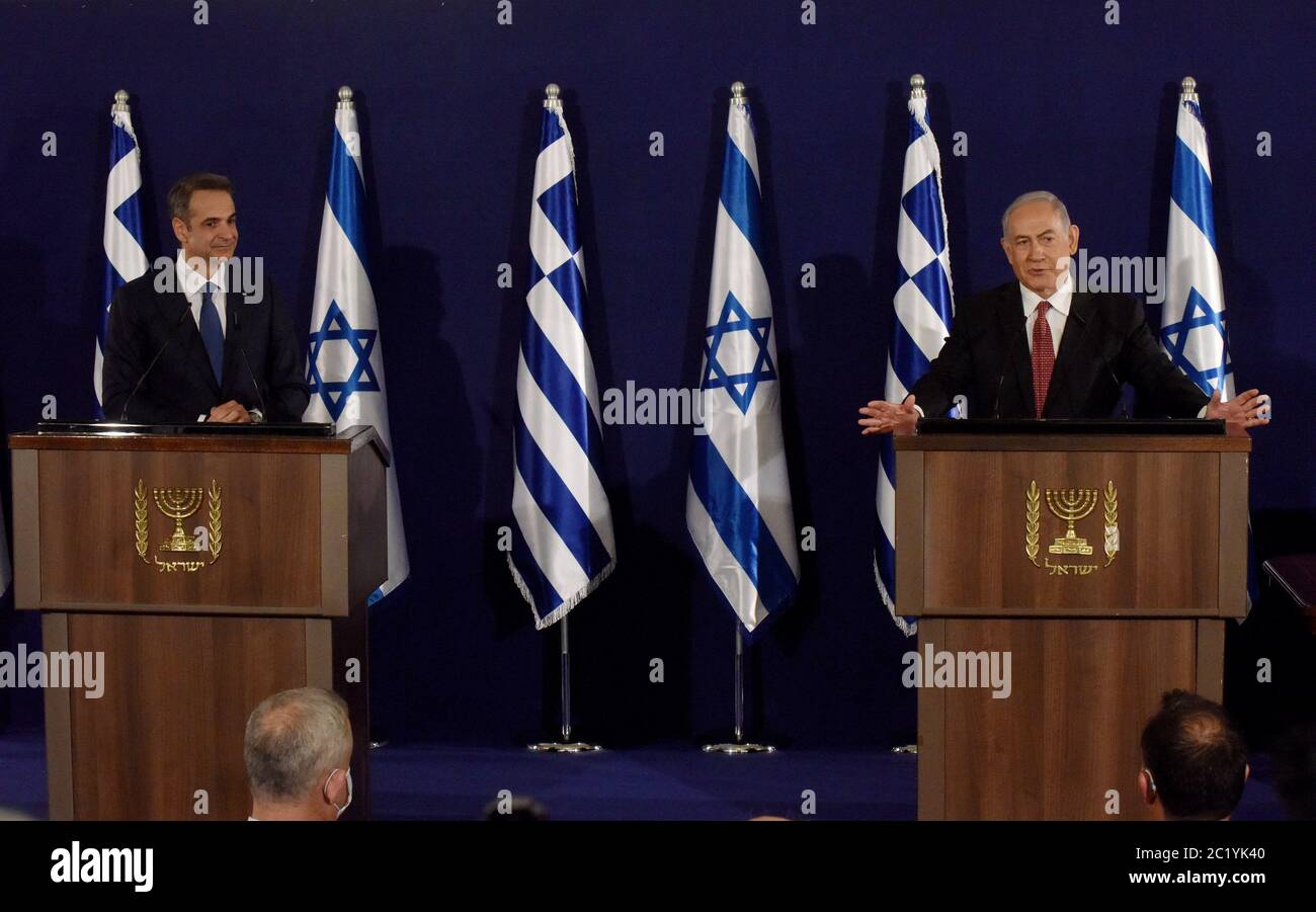 Jérusalem, Israël. 16 juin 2020. (R) le Premier ministre israélien Benjamin Netanyahu et (L) le Premier ministre grec Kyriakos Mitsotakis ont publié des déclarations communes à Jérusalem, le 16 juin 2020. Photo par Debbie Hill/UPI crédit: UPI/Alay Live News Banque D'Images