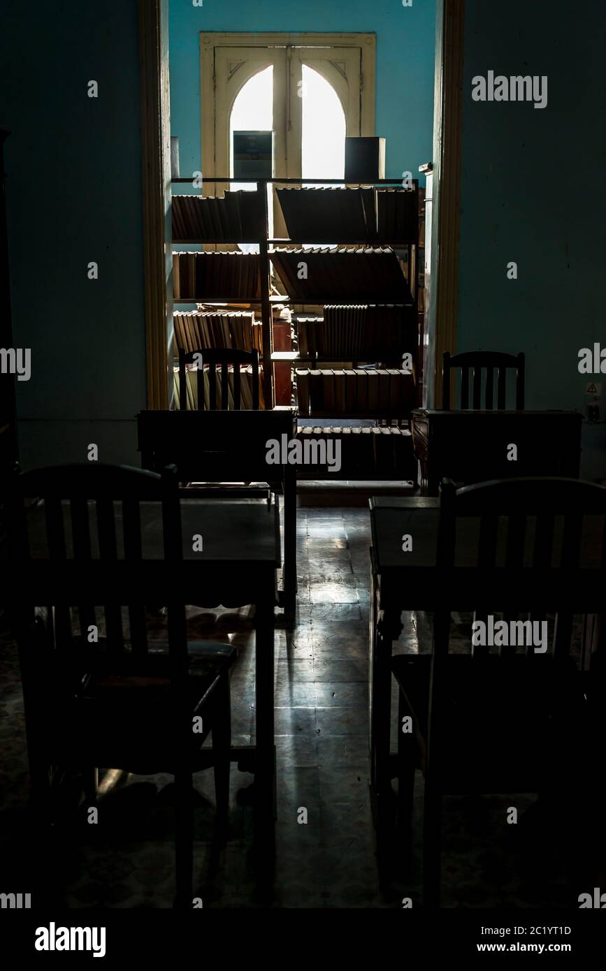 Vieux livres, Bibliothèque Marti, dans l'ancien hôtel de ville, Santa Clara, Cuba Banque D'Images