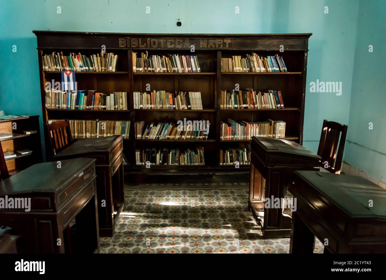 Vieux livres, Bibliothèque Marti, dans l'ancien hôtel de ville, Santa Clara, Cuba Banque D'Images