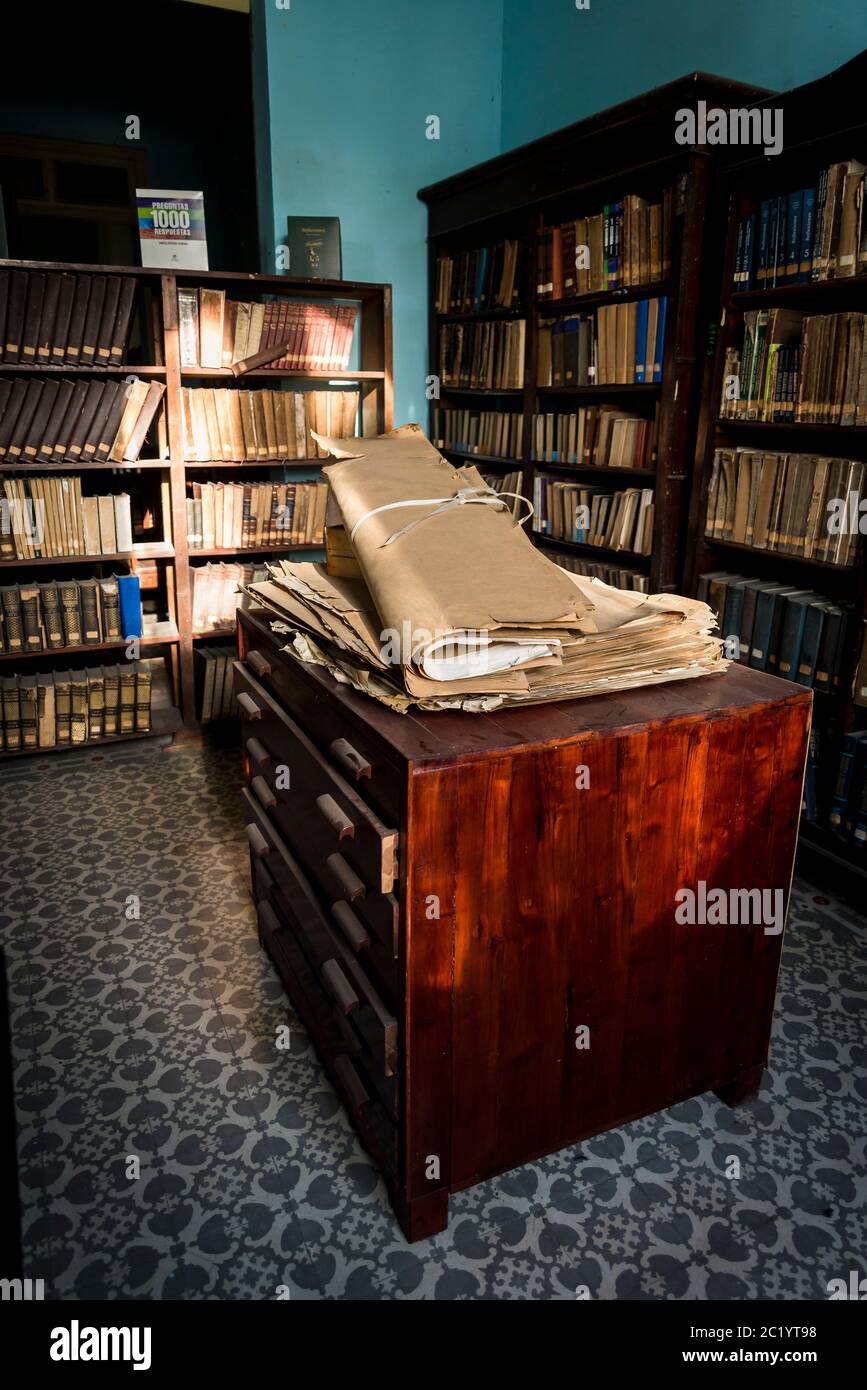 Intérieur de la bibliothèque Marti qui se trouve dans l'ancien hôtel de ville de Santa Clara, Cuba Banque D'Images