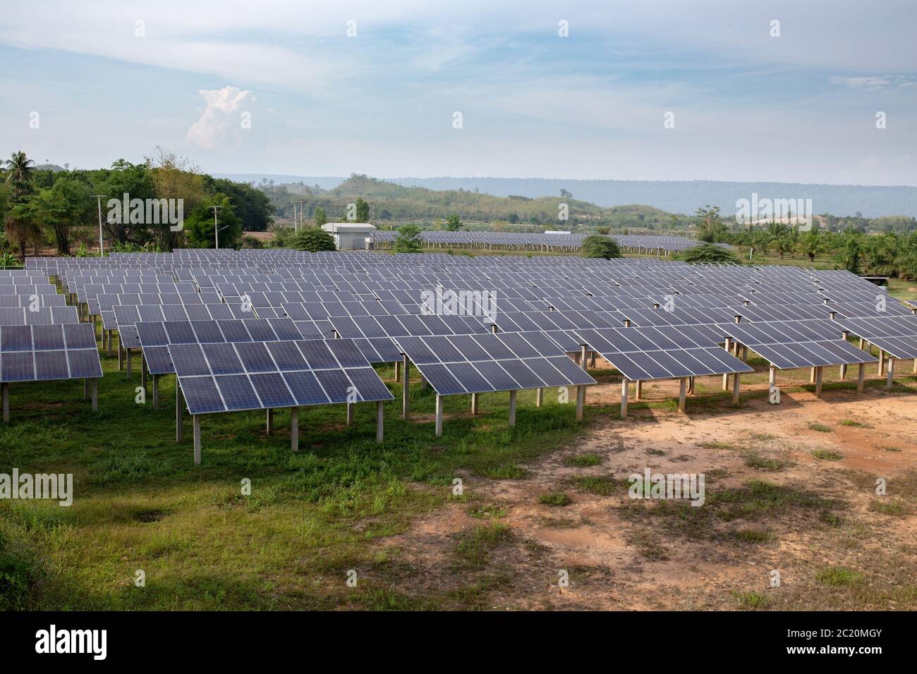 panneaux de cellules solaires ferme énergie alternative production d'électricité Banque D'Images
