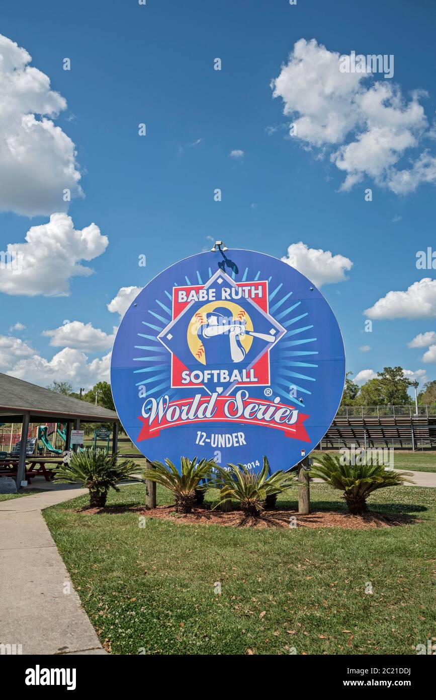 La série mondiale de softball de BABEbe Ruth a eu lieu pendant plusieurs années au complexe sportif de Hal Brady du comté d'Alachua, en Floride. Banque D'Images