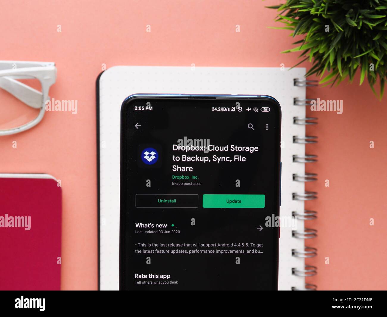 Assam, inde - 15 juin 2020 : Dropbox pour le stockage dans le cloud pour la sauvegarde, la synchronisation et le partage de fichiers. Banque D'Images