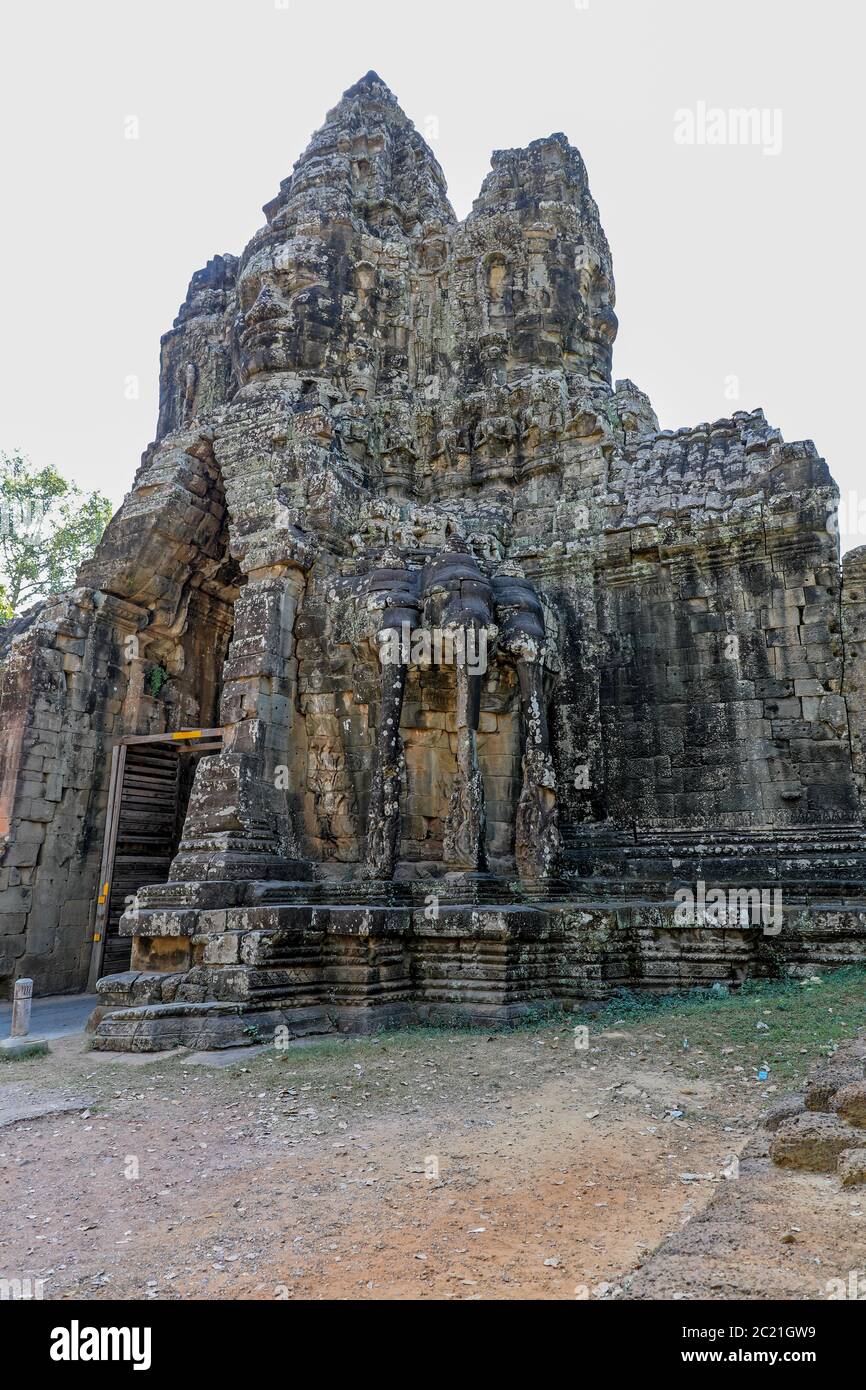 L'entrée sud ou porte du temple d'Angkor Thom, Siem Reap, Cambodge, Asie Banque D'Images