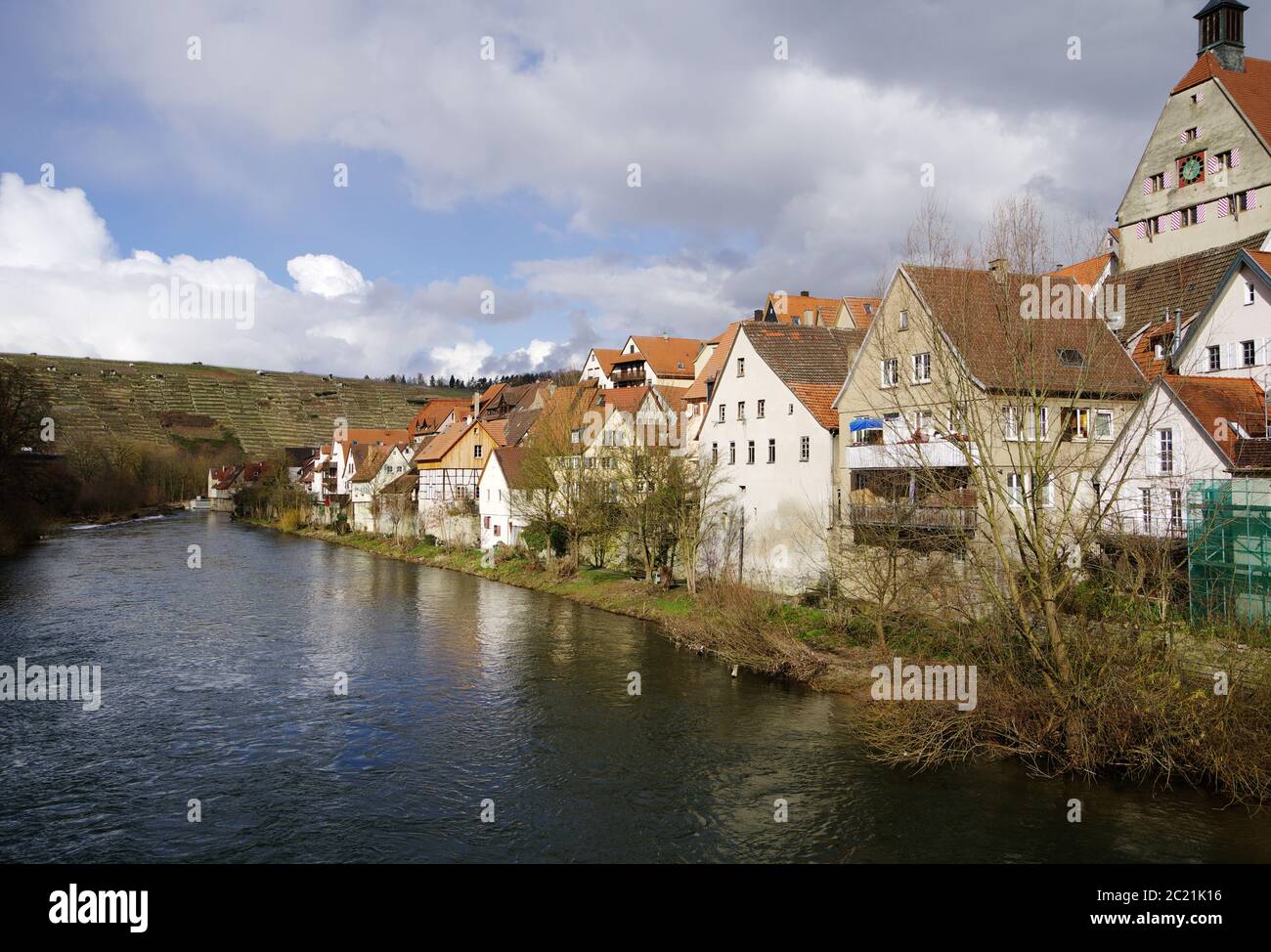 Village viticole idyllique sur la rivière dans le sud de l'Allemagne Banque D'Images