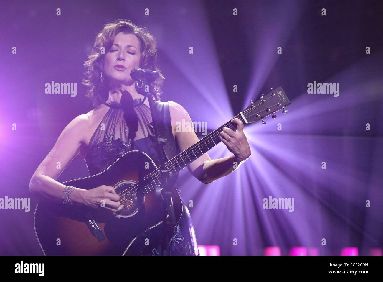 NASHVILLE, TN - OCTOBRE 15 : Amy Grant lors de la 50e édition annuelle des Osgospel Music Association Dove Awards à l'Allen Arena de Nashville, TN. (Photo de Jamie Gil Banque D'Images